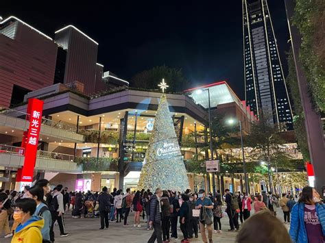 小掃帚|今年信義區得分！台北3大耶誕打卡點：必拍北國雪地冰湖、89樓。